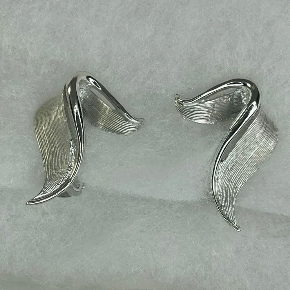 Vintage brushed silver tone clip earrings